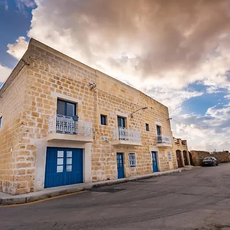 Fiftyfour West Boutique Living Acomodação com café da manhã Għarb Exterior foto