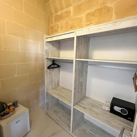Fiftyfour West Boutique Living Acomodação com café da manhã Għarb Exterior foto