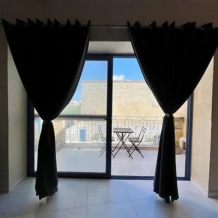 Fiftyfour West Boutique Living Acomodação com café da manhã Għarb Exterior foto