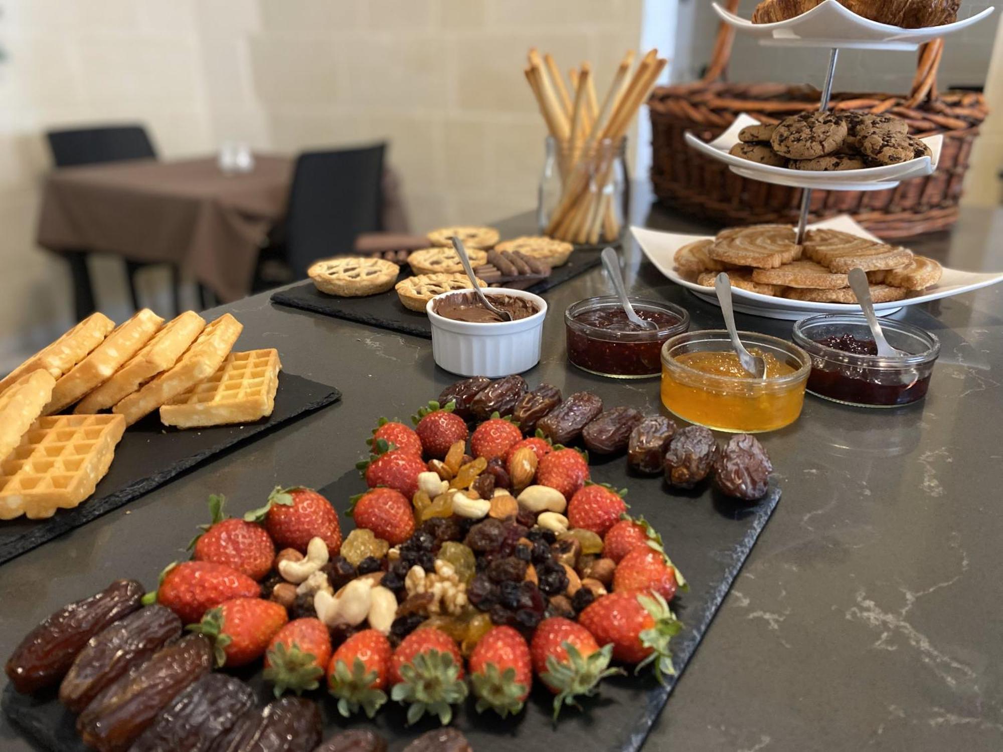 Fiftyfour West Boutique Living Frühstückspension Għarb