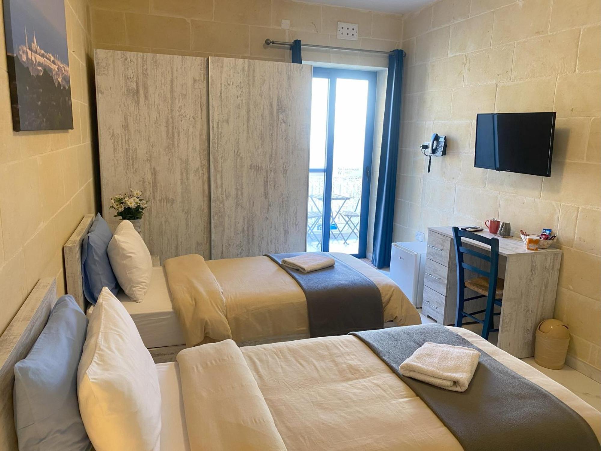 Fiftyfour West Boutique Living * Għarb