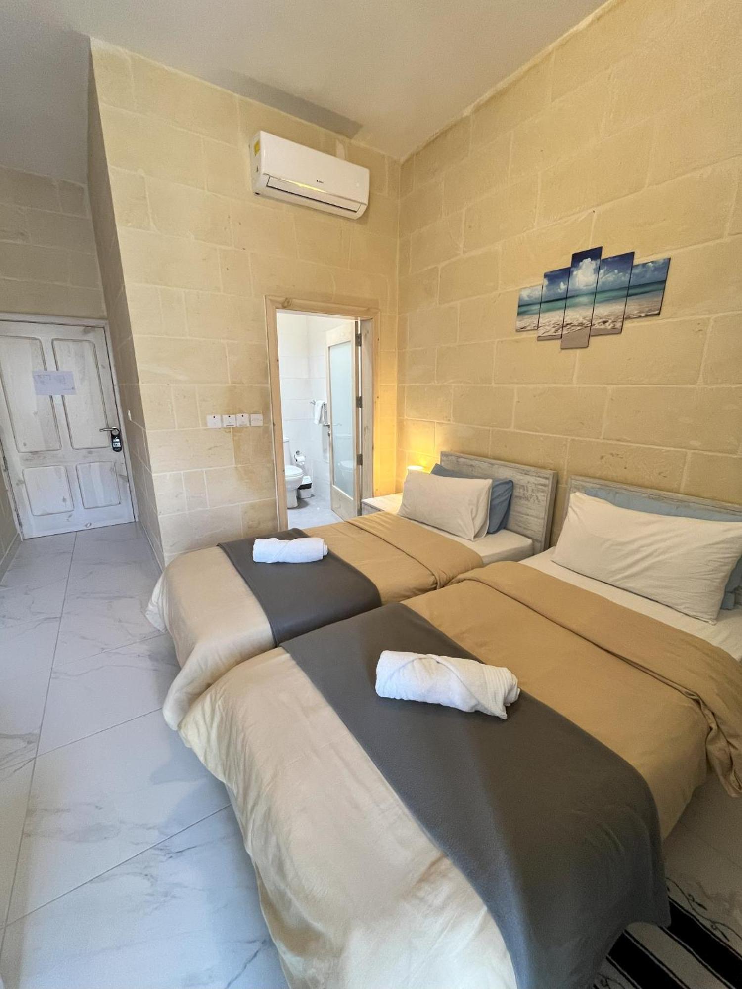 Fiftyfour West Boutique Living Għarb