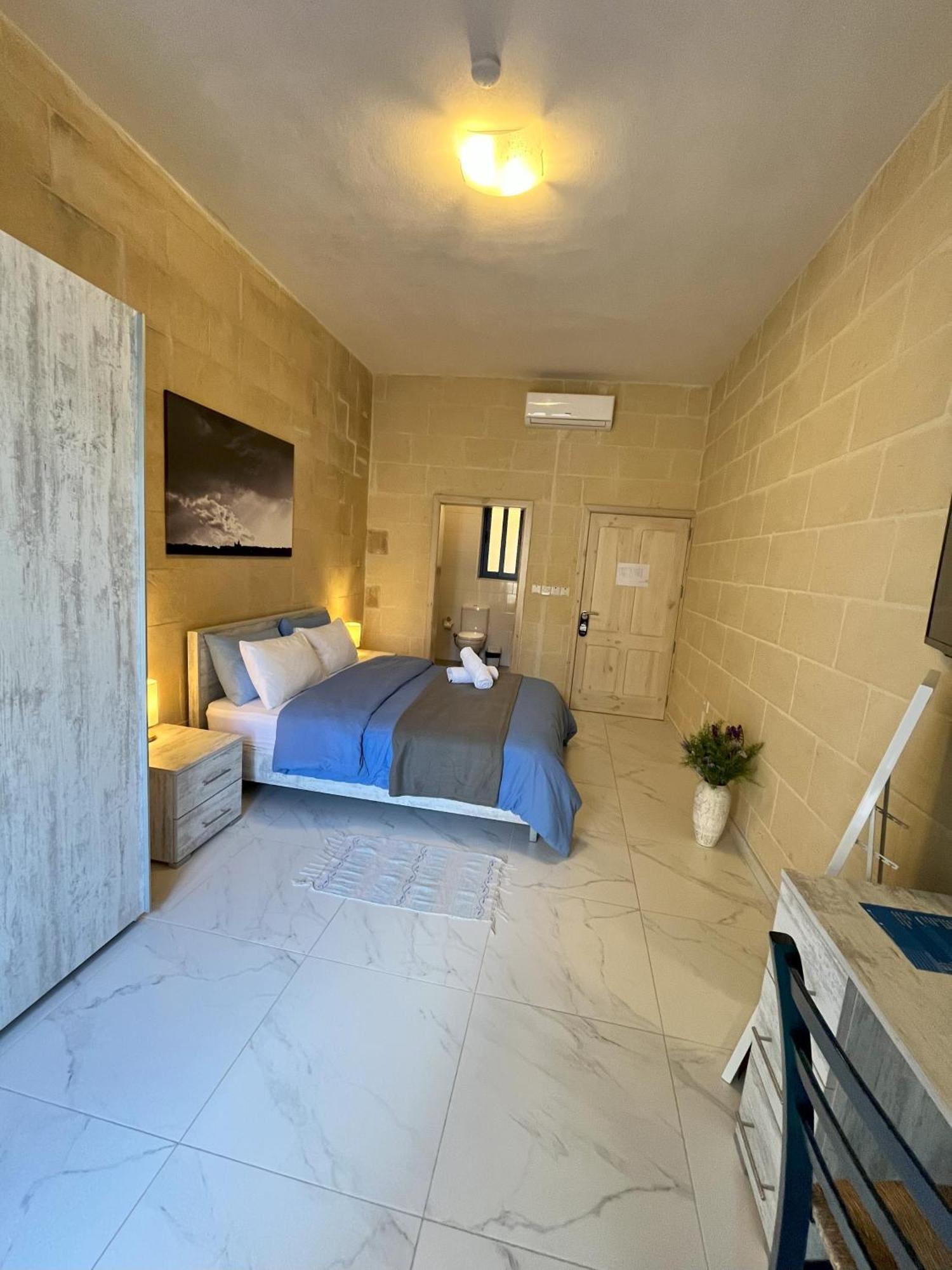 Fiftyfour West Boutique Living Għarb