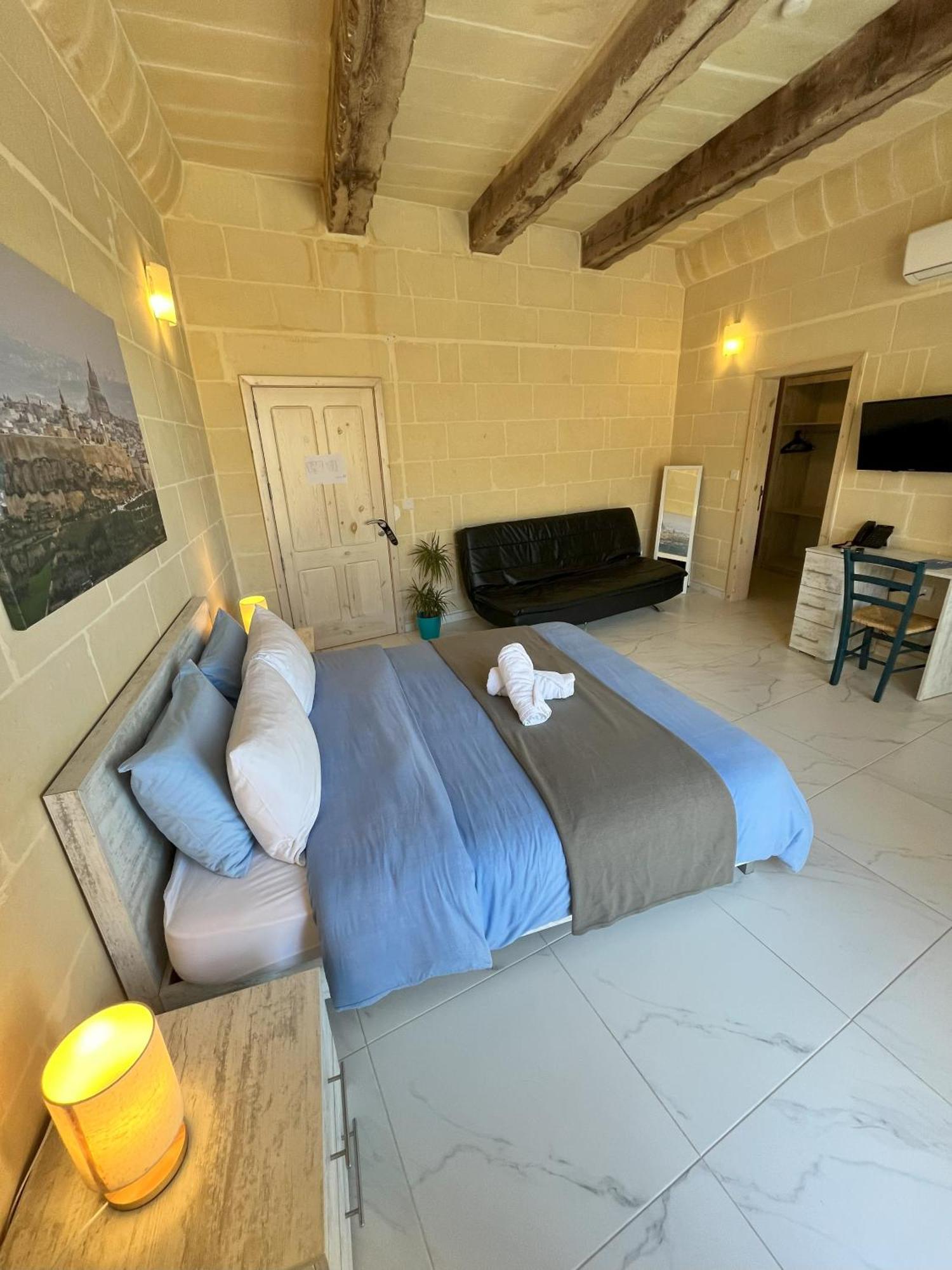 Fiftyfour West Boutique Living * Għarb